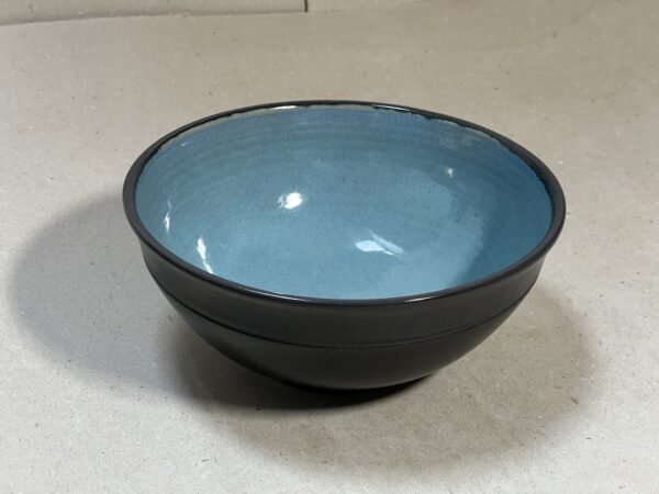 Grosses Schälchen, hellblau und schwarz
