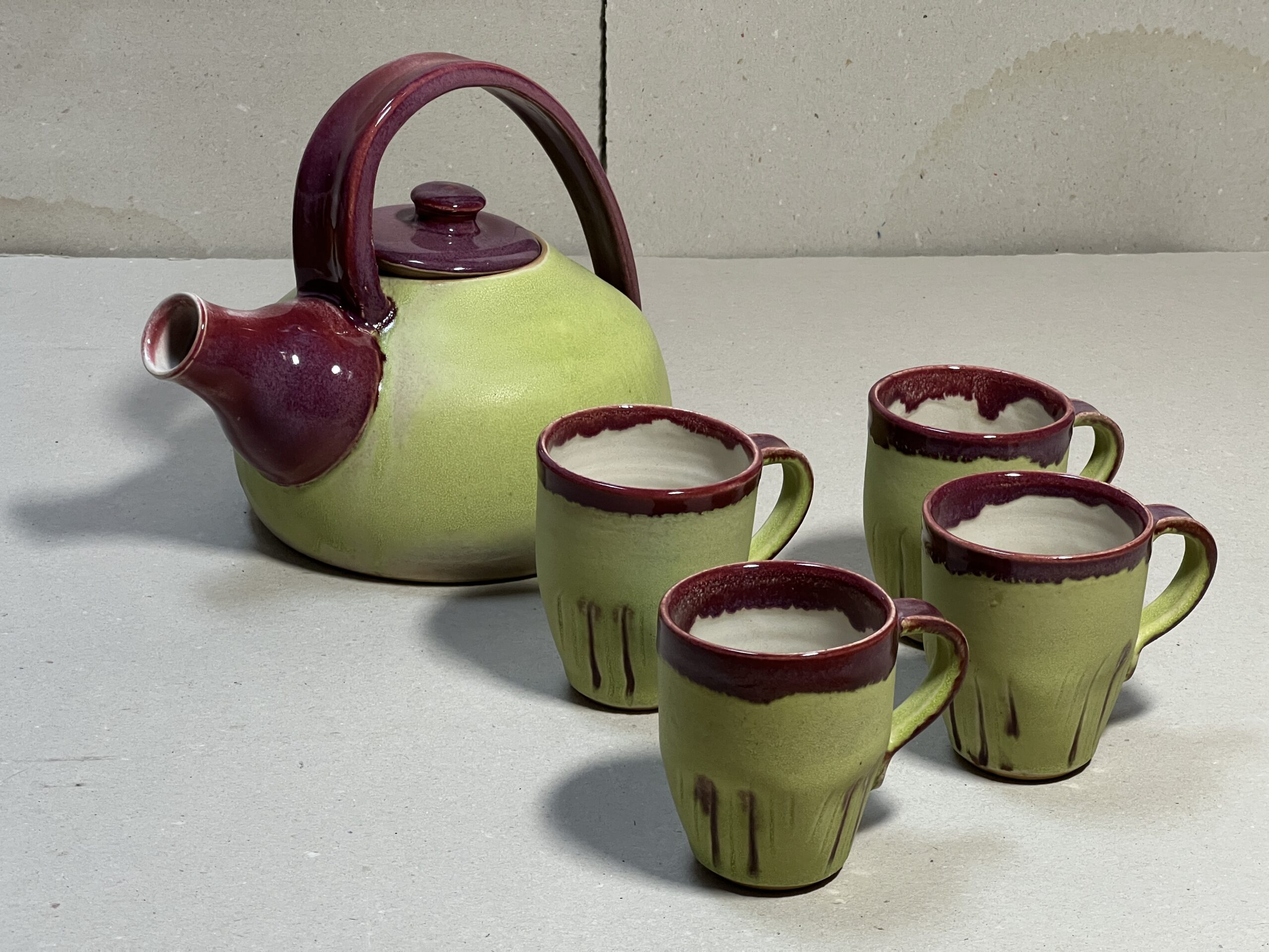 Teekrug mit 8 Tassen