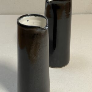 Henkelloser Krug schwarz