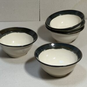 Schälchen, weiss mit schwarzem Rand