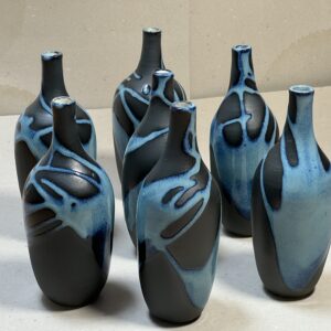 Kleine Vase schwarz und hellblau