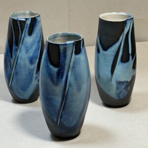 Vase schwarz und hellblau